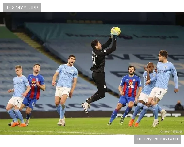 特写:VAR回看取消进球后,皇家社会球员迅速回位组织防线 特写:VAR回看取消进球后,皇家社会球员迅速回位组织防线